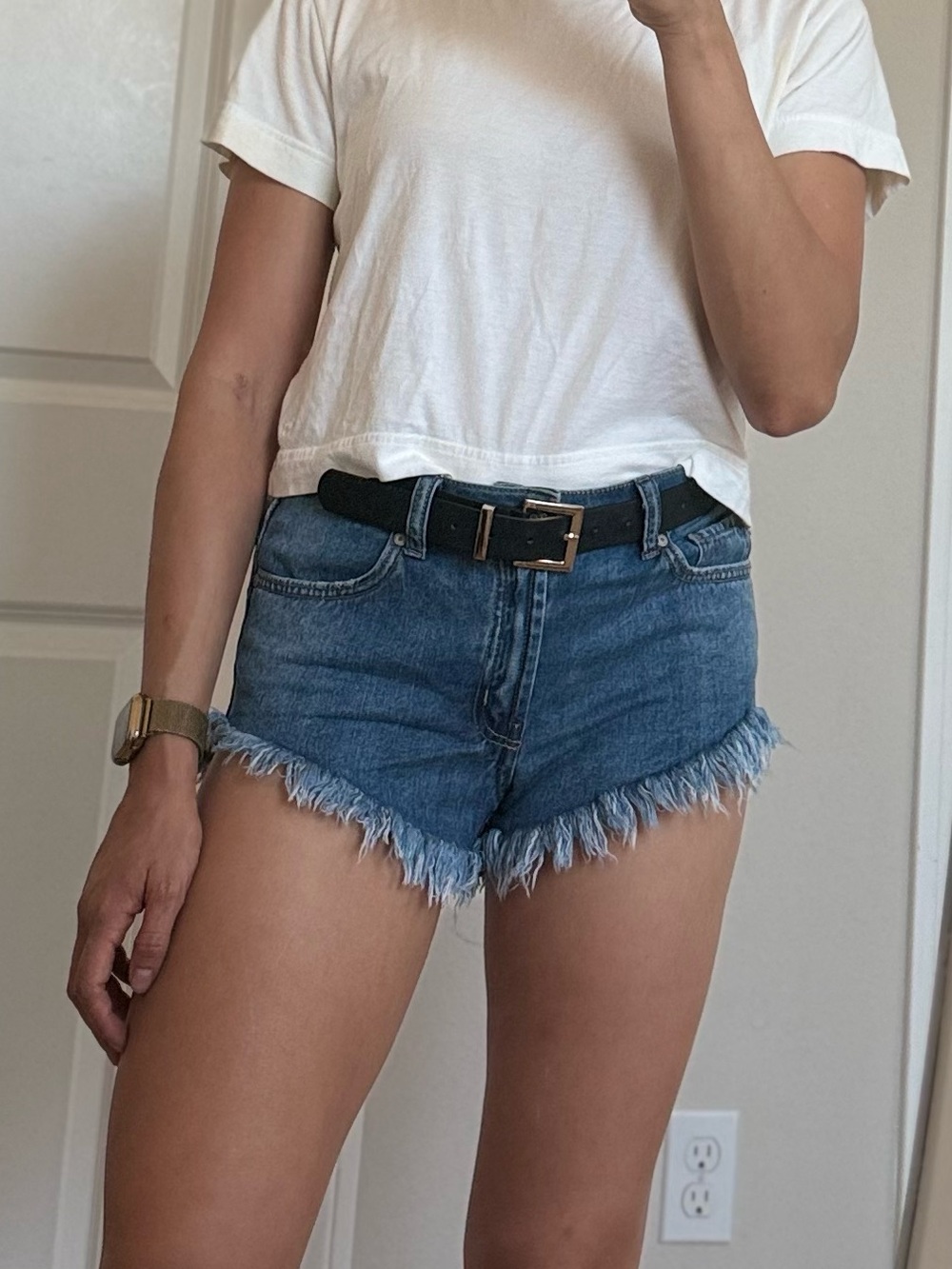 Women’s High Rise Cut Off Denim Shorts with Distressed Frayed Hem Size 26